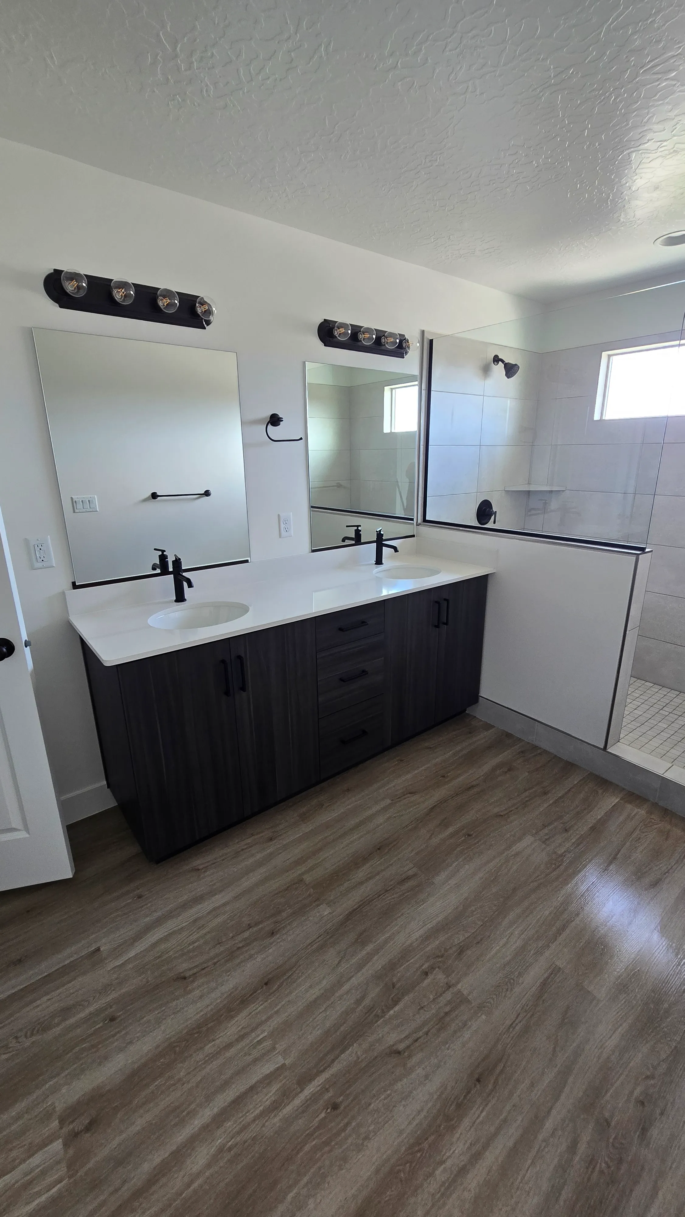 Clean master bathroom maintained with recurring cleaning in St. George, Utah