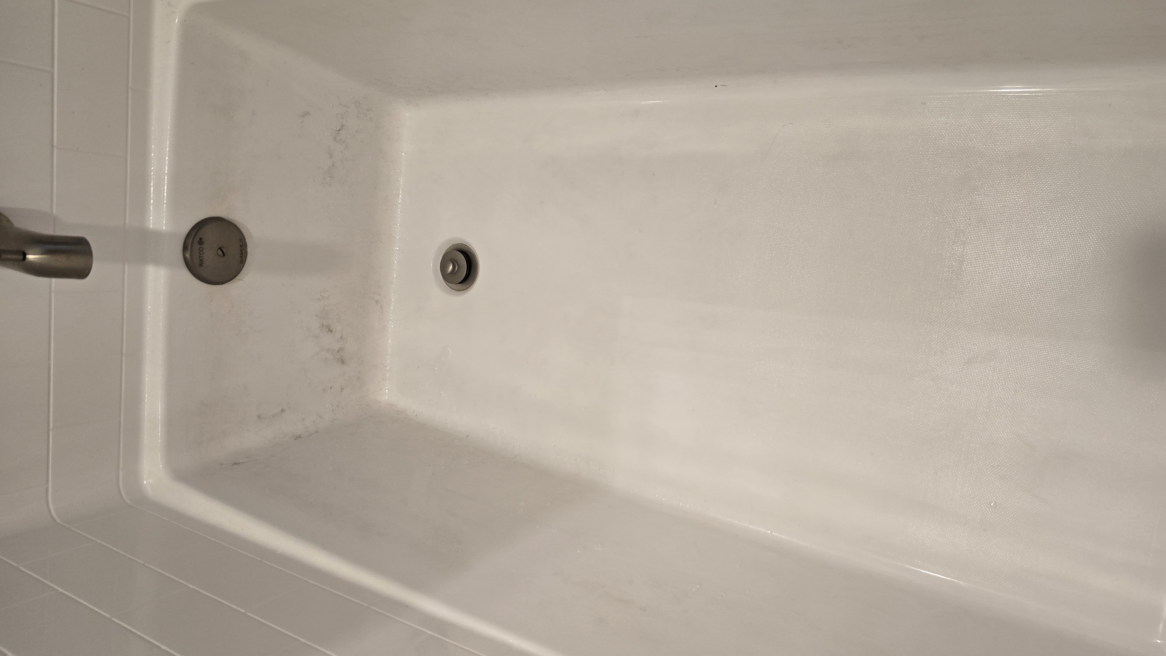 Bathtub before cleaning
